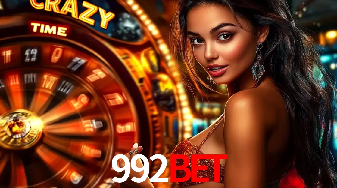 Mulher ao lado da roda de prêmios do jogo de cassino ao vivo Crazy Time, um dos shows de jogos mais emocionantes oferecidos pela plataforma de apostas 992BET.